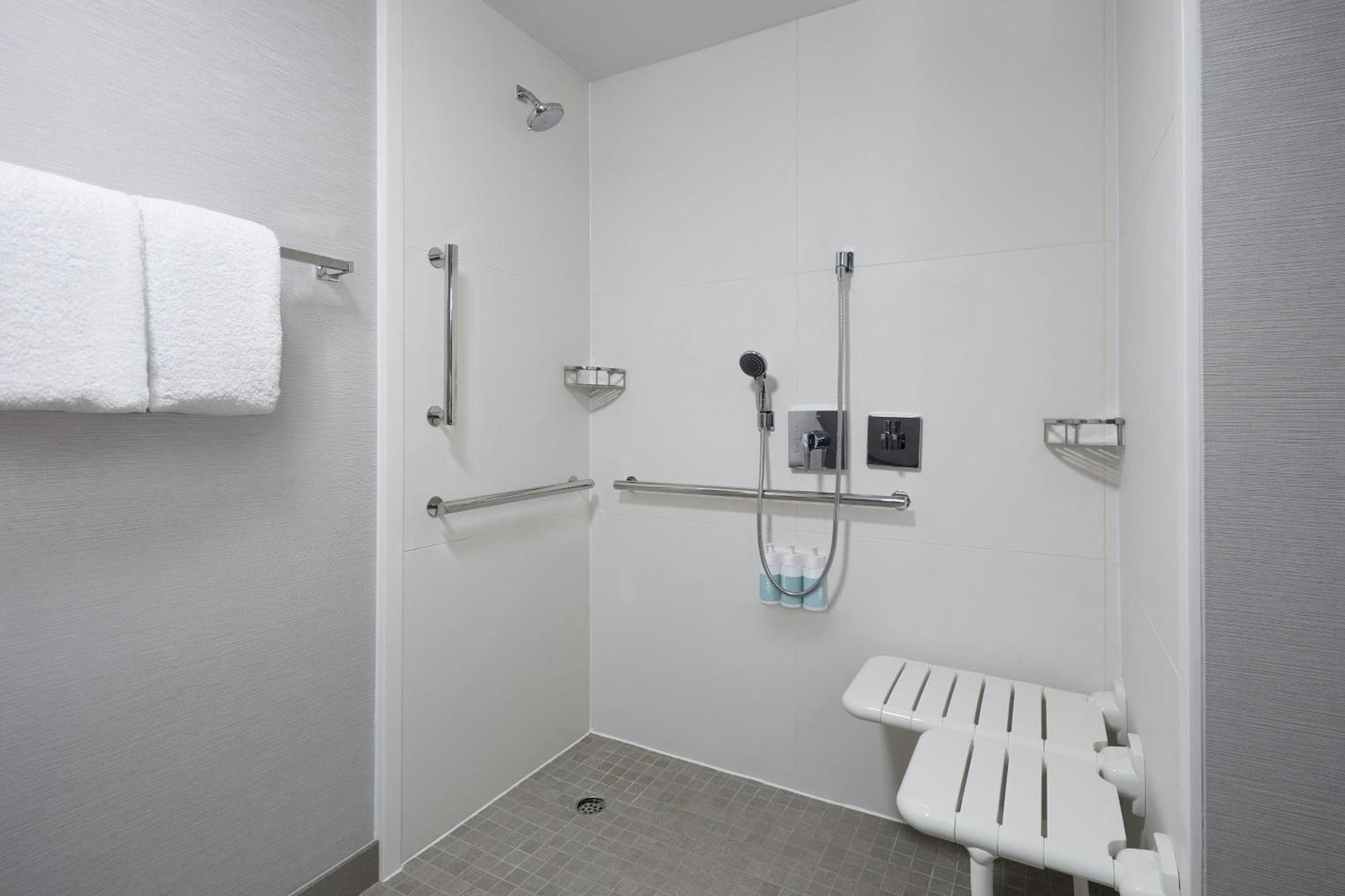 Courtyard St. Louis Creve Coeur Hotell Eksteriør bilde